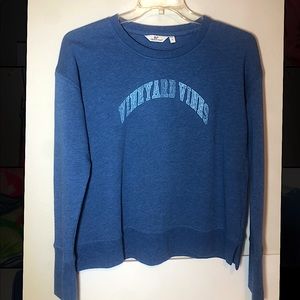 Blue Vineyard Vines crewneck sweatshirt. Women’s size small.